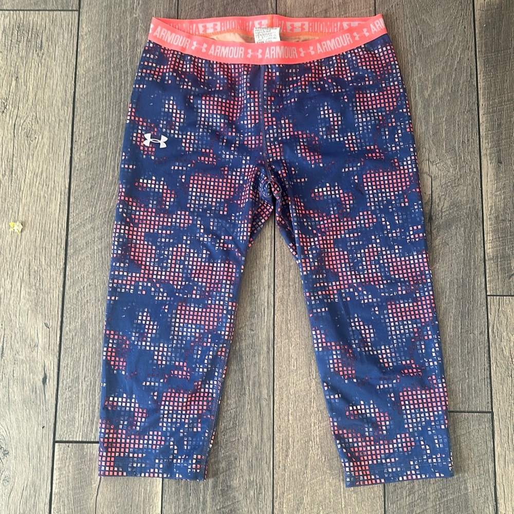Under Armour capri leggings Size XL Junior
